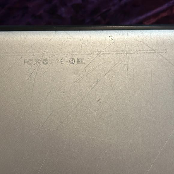 Lot of Apple Products PARTS ONLY 4 MacBooks , 4 chargers, 2 old iPhones - Picture 7 of 16